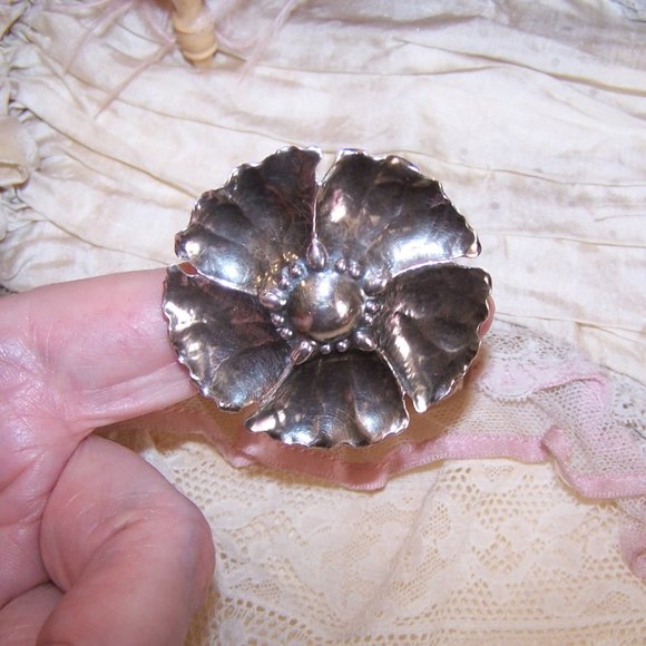 Designer Signed E.F. 900 Silver Pin Brooch - Round Flower Floral - Picture 2 of 7